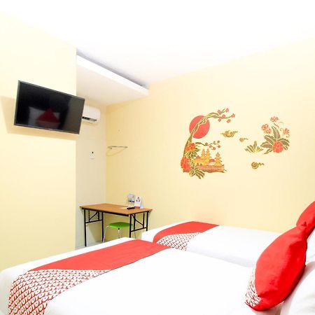 Super Oyo Capital O 217 A1 Hotel Surabaja Exteriér fotografie